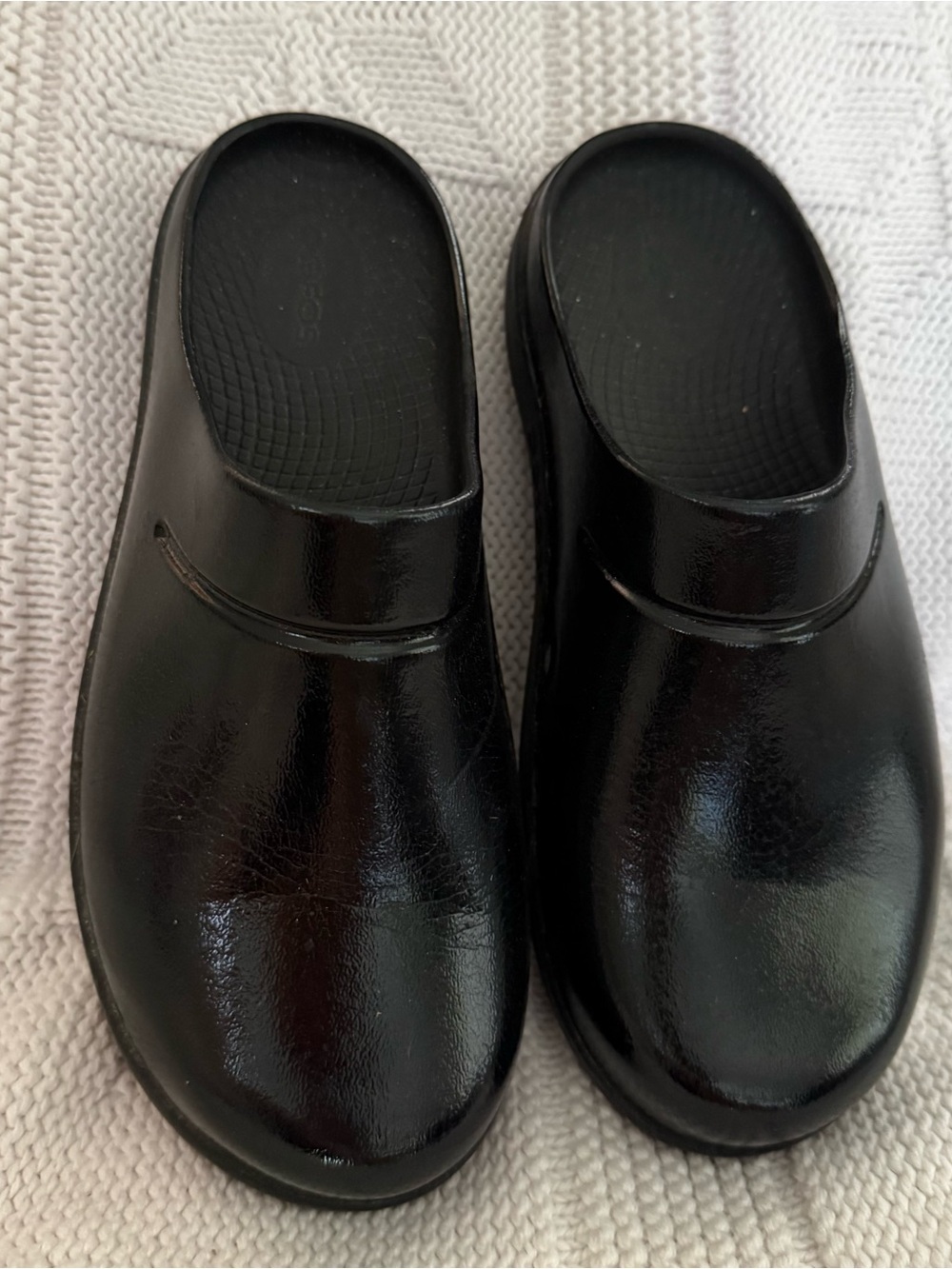 OOFOS Black Unisex Slip-On Clog Mules, M-6, W-8
